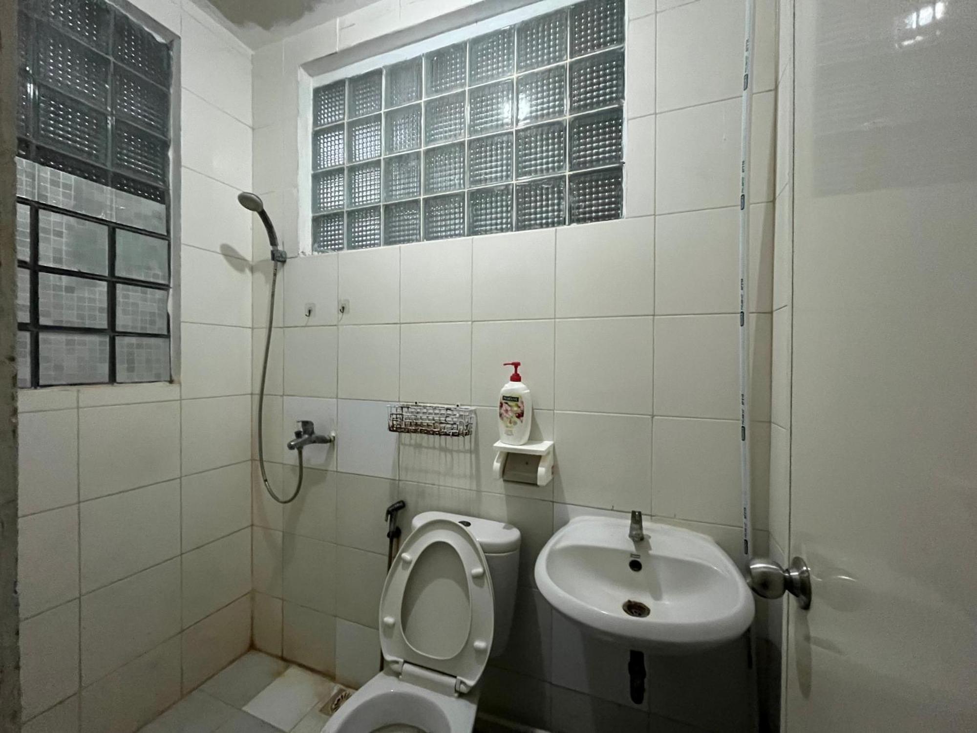 Spot On 94142 Al Fatih Residence Syariah 2 Yakarta Exterior foto